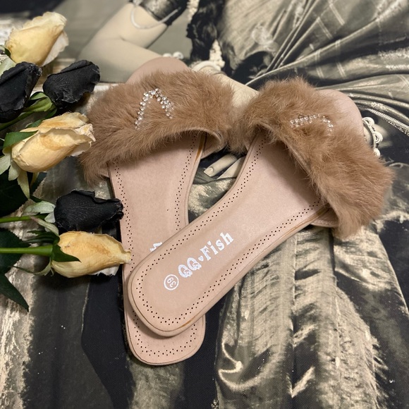 Fur flat Sandal. Size -39 - Picture 5 of 8
